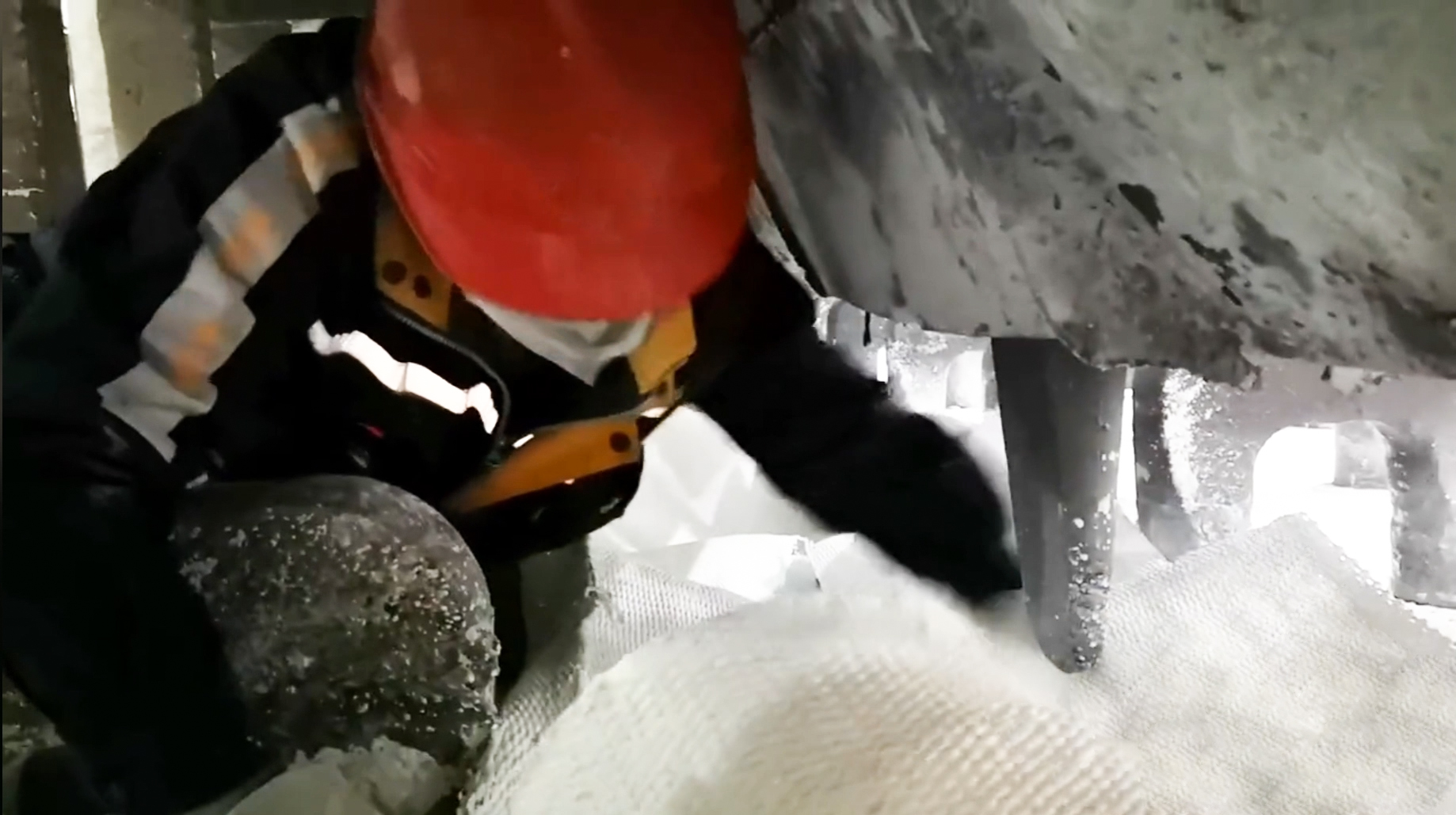 陶瓷纤维布赋能电解槽施工，郑州盛世金鼎守护高效生产