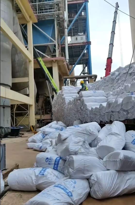 整车陶瓷纤维毯到达电厂施工现场 