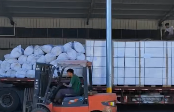 郑州盛世金鼎陶瓷纤维毯、硅酸钙板顺利发往印度水泥厂，赋能高效生产